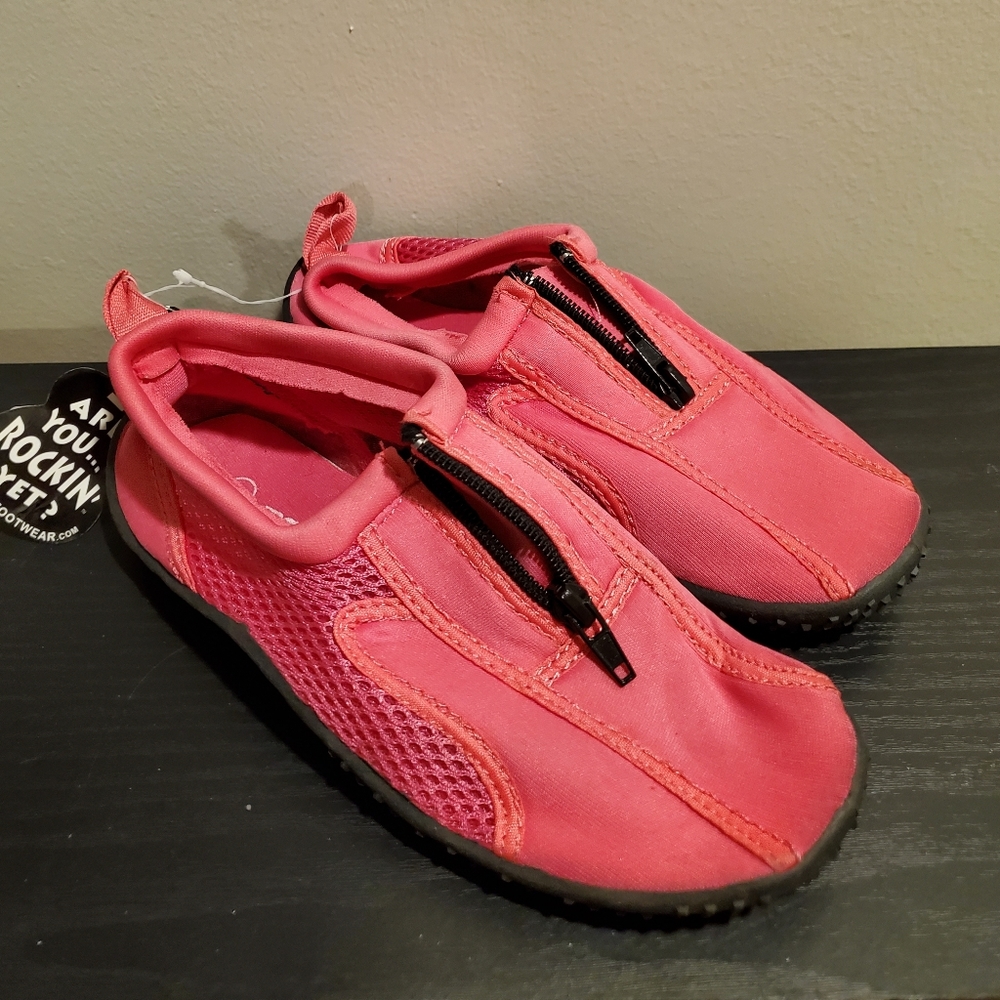 Rockin florescent pink water shoes